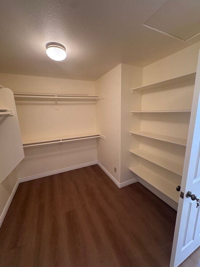Building Photo - Spacious La Jolla Home in Gated Community