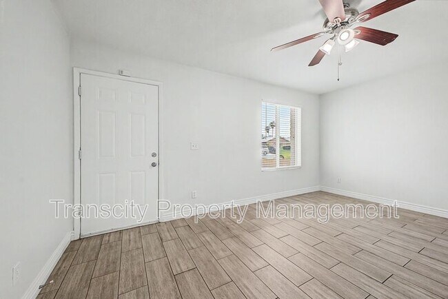 Building Photo - 4328 E Saint Catherine Ave