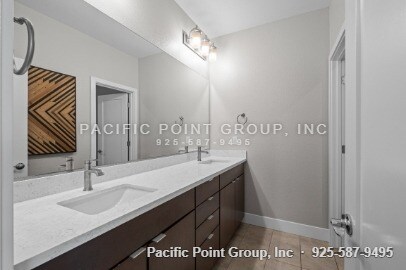 Building Photo - 285 Bear Creek Dr