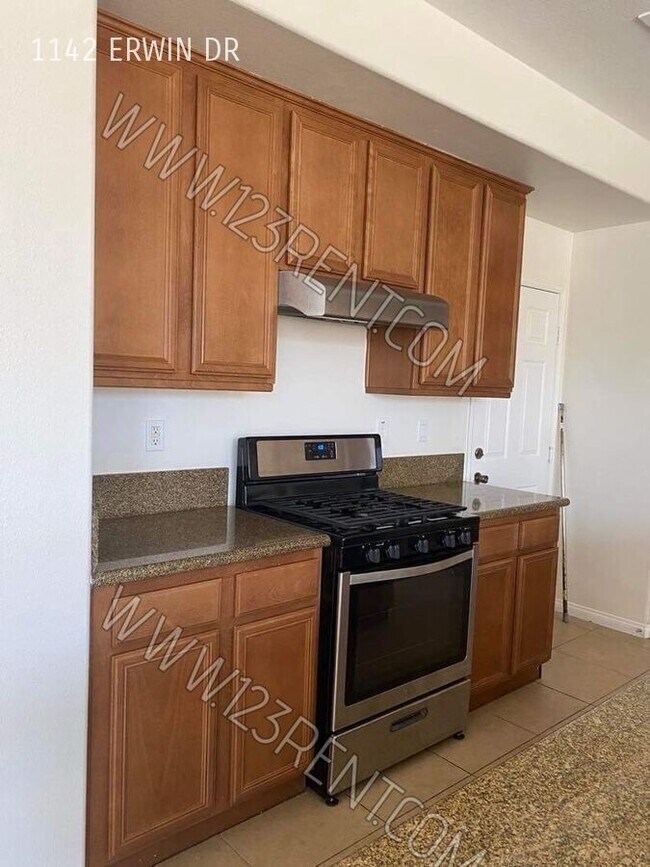 Building Photo - 1142 Erwin Dr