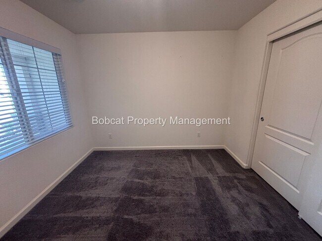 Building Photo - Large Home in Dayton with Mother In Law Quarters