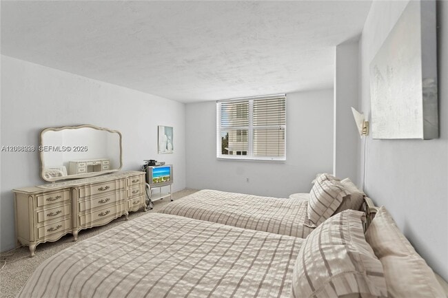 Building Photo - 5001 Collins Ave