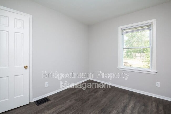 Building Photo - 708 Winston Dr