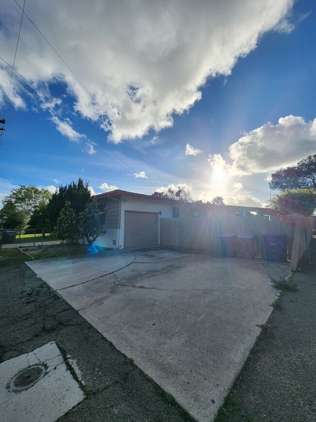 Building Photo - Single-Level La Mesa Home, Updated Interiors, Private Outdoor Space & Garage