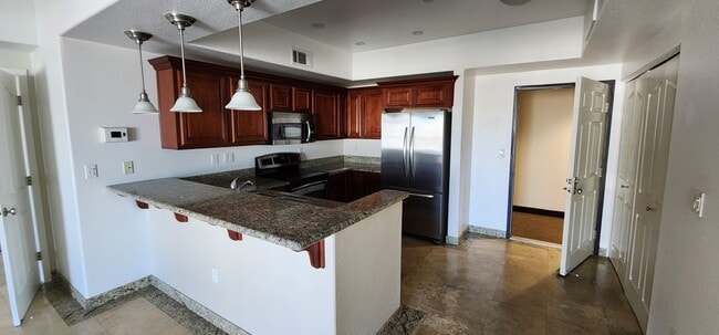 Building Photo - 200 W 2nd St