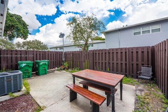 Building Photo - 1824 SW 81st Way