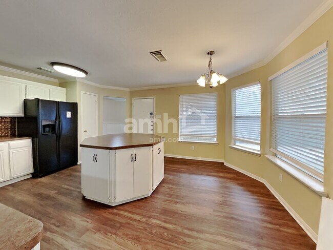 Building Photo - 30826 Trinket Dr
