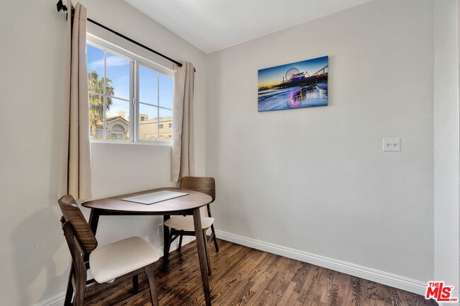 Building Photo - 932 Wilcox Ave