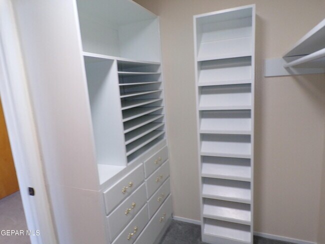 Building Photo - 4820 Louisiana St