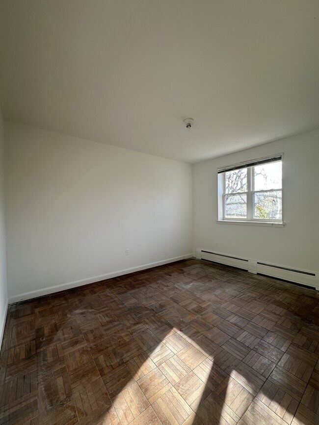 Building Photo - 704 Chaney Drive1