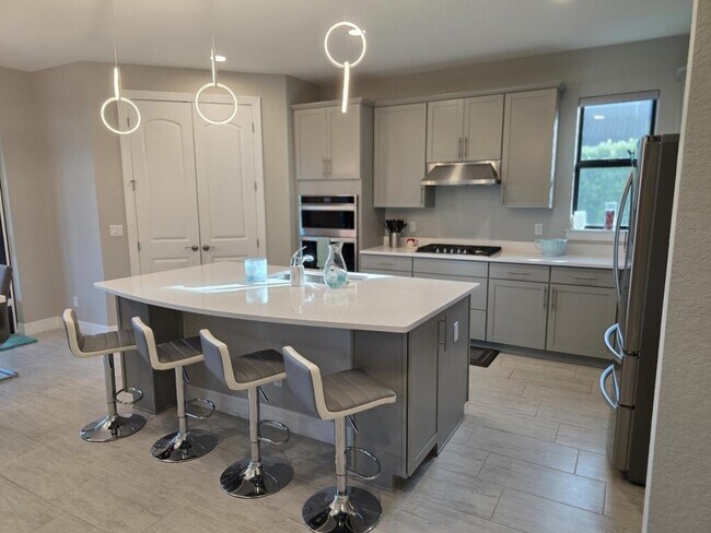 Building Photo - 527 SE Vallarta Dr