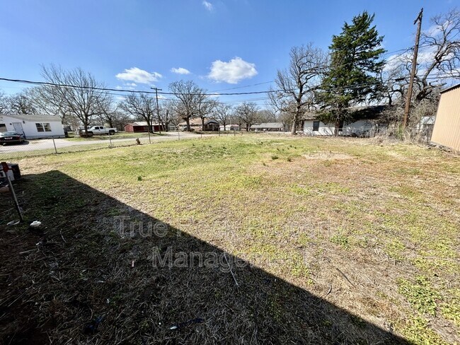 Building Photo - 300 E Main St