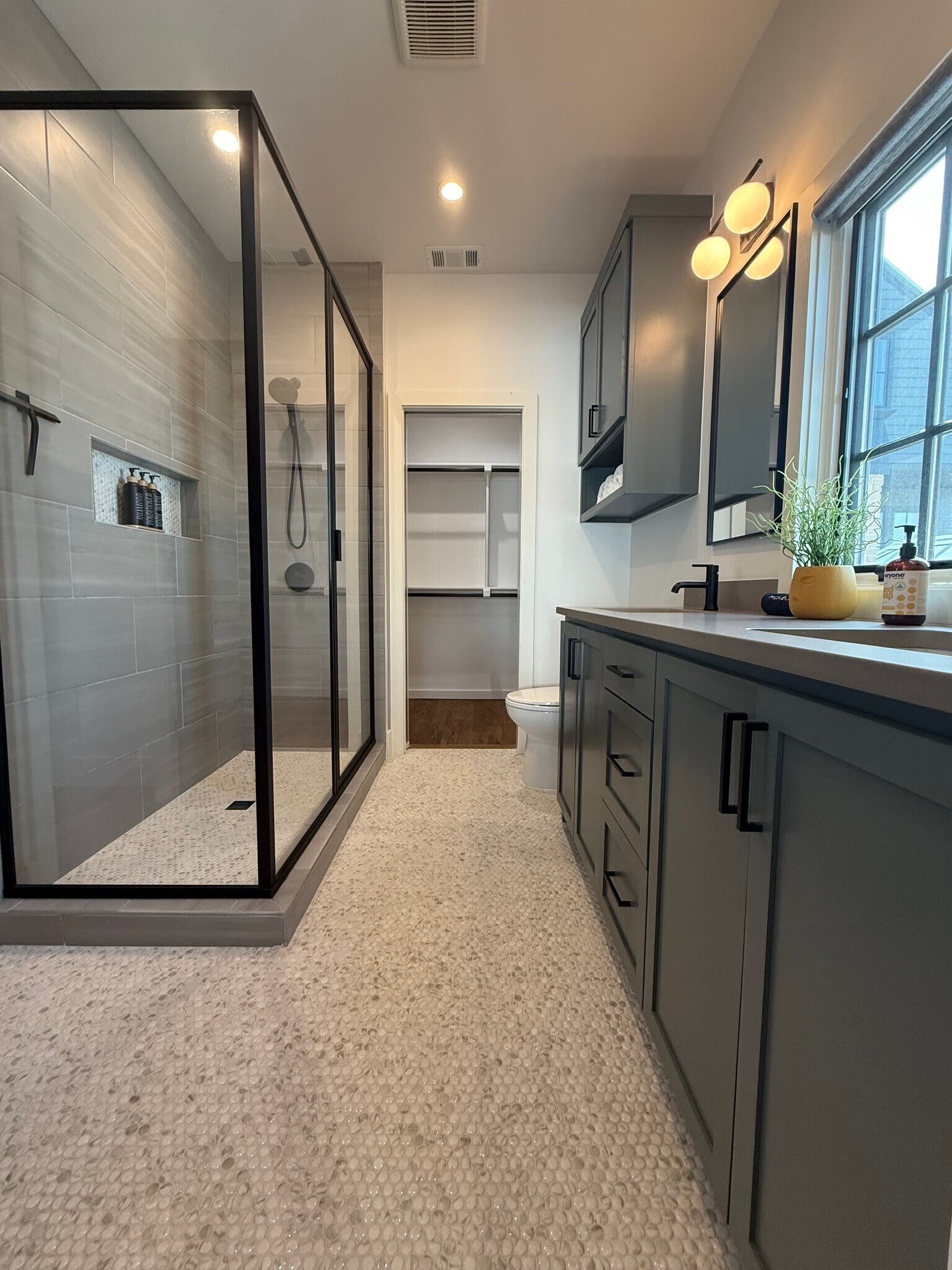 Building Photo - 1921 Runway Blvd