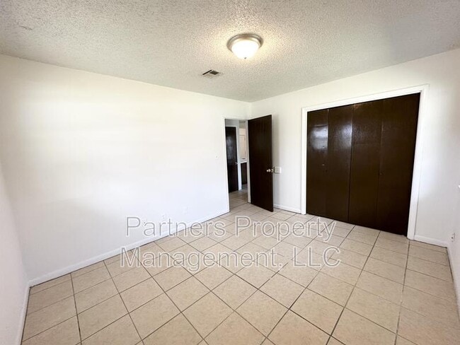 Building Photo - 101 Pine Ave