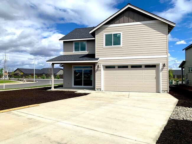Building Photo - Beautiful Newer 4 Bedroom Home with A/C in Redmond!