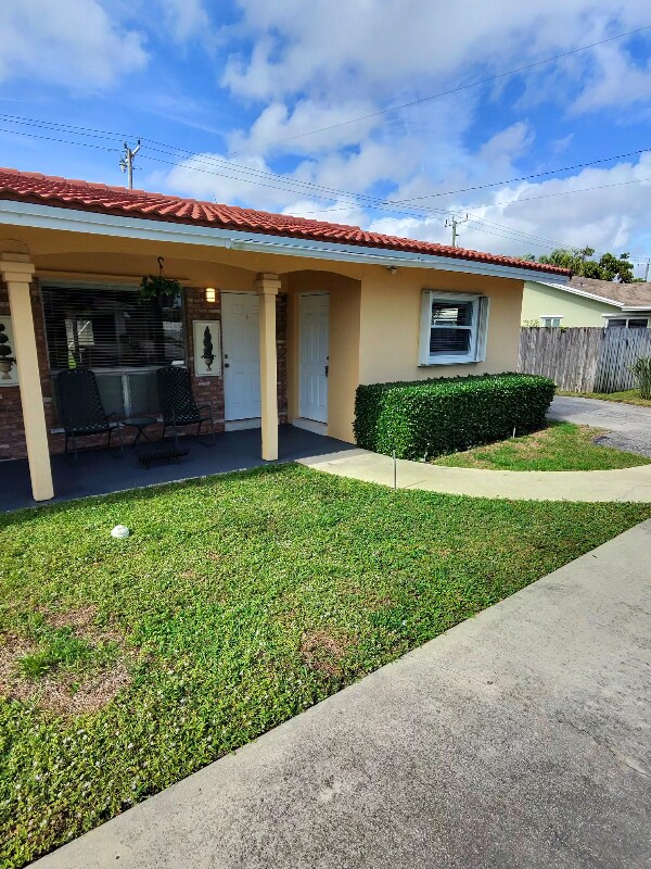 Building Photo - 2419 NE 2nd Ave