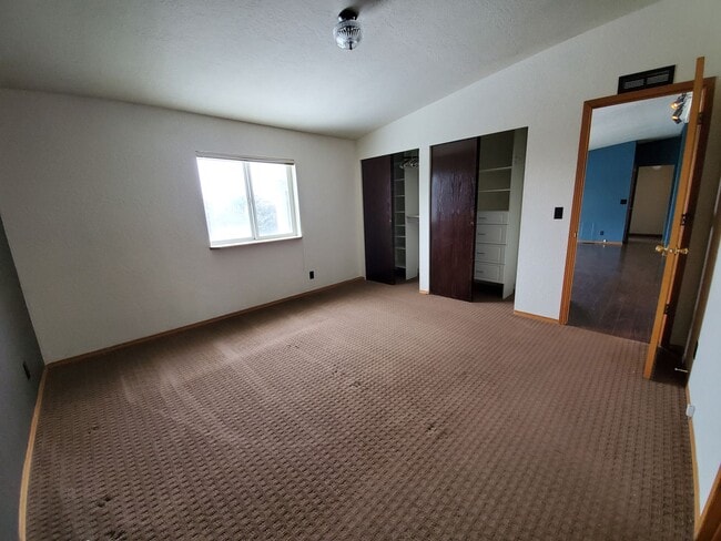 Building Photo - 3 Bedroom Home with Large Shop and Additio...