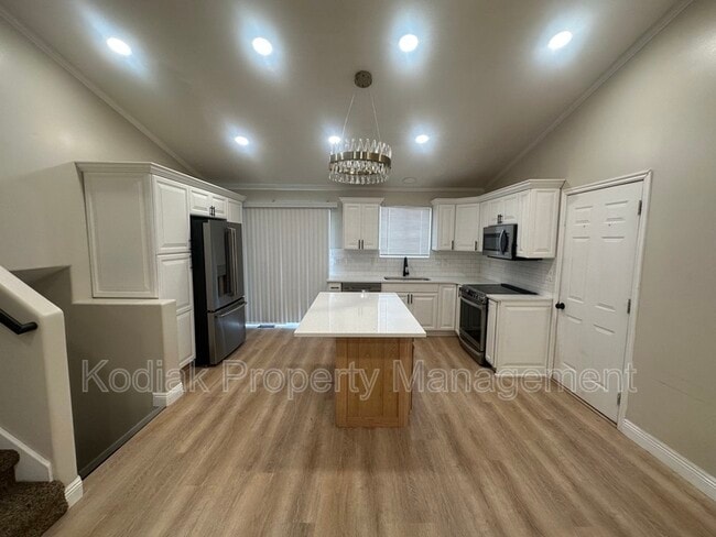 Building Photo - 898 W 1025 N