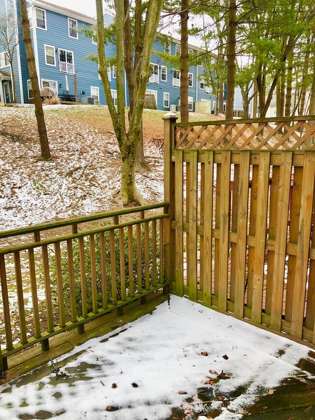 Building Photo - Gorgeous 2 BR/2.5 BA Condo in Ellicott City!