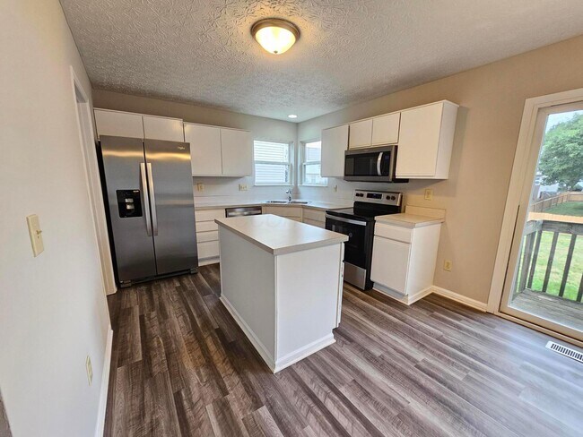 Building Photo - 5622 Blandon