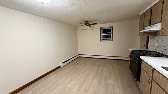 Building Photo - 122 Lantern Rd