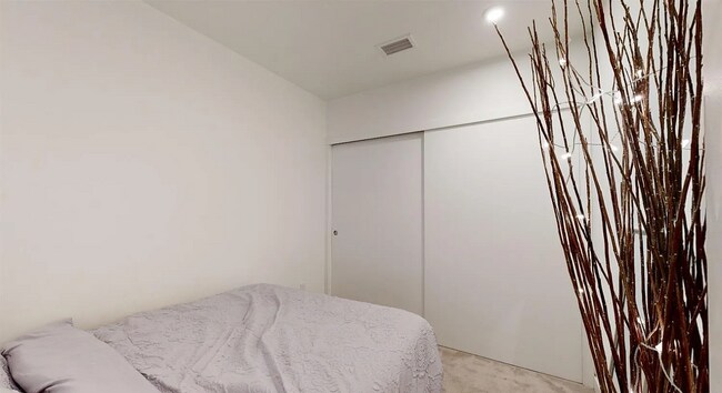 Building Photo - Corner view. Luxury. High end appliances. ...