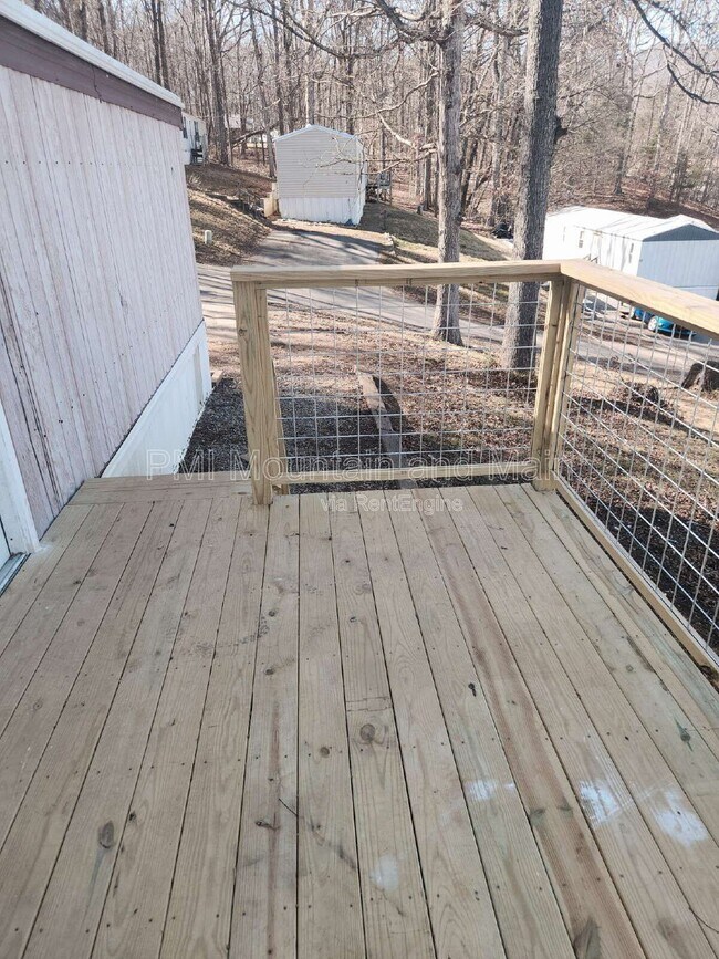 Building Photo - 16 Sarah Hill