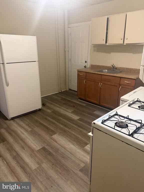 Building Photo - 412 E Oak St