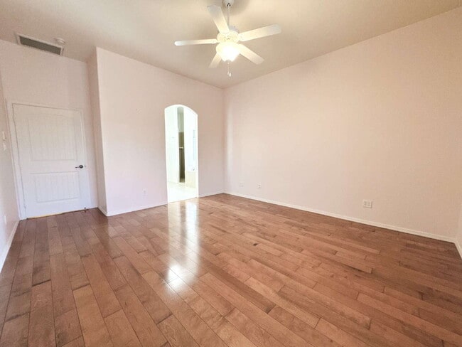 Building Photo - Exquisite 4-Bedroom, 3-Bath Haven in Sierr...