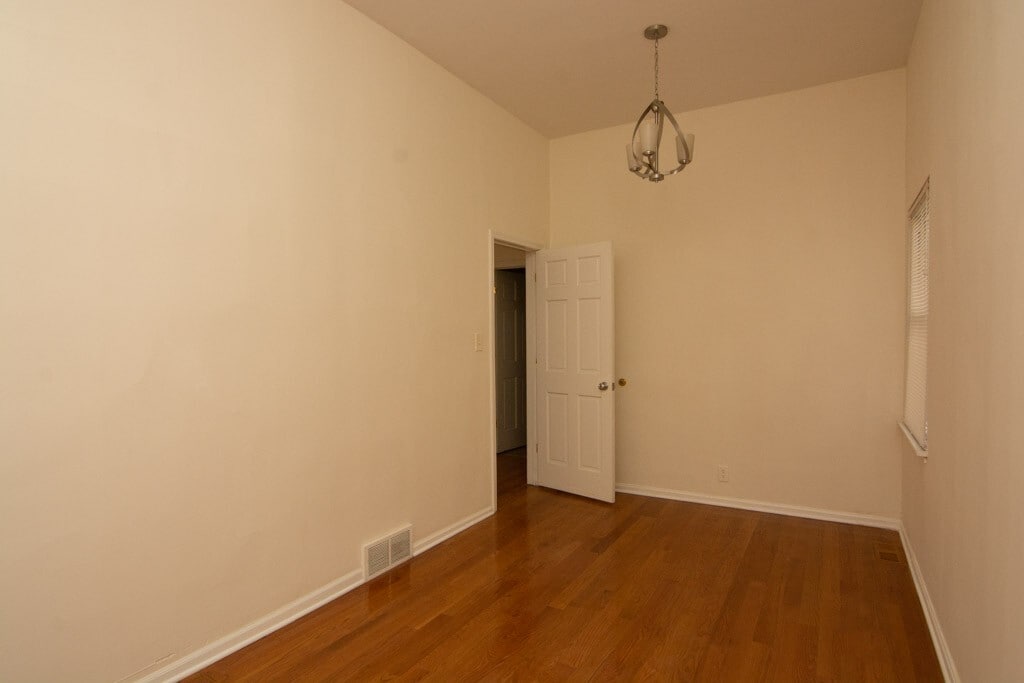 Building Photo - 2814 N Maplewood Ave