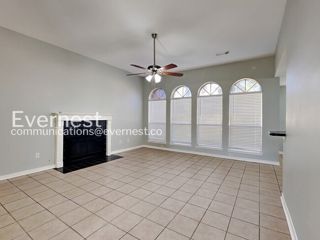 Building Photo - 4 Bed/2 Bath Home with Fenced Yard and Attached Garage / 4 Bed, 2 Bath / Pet-friendly / Available...