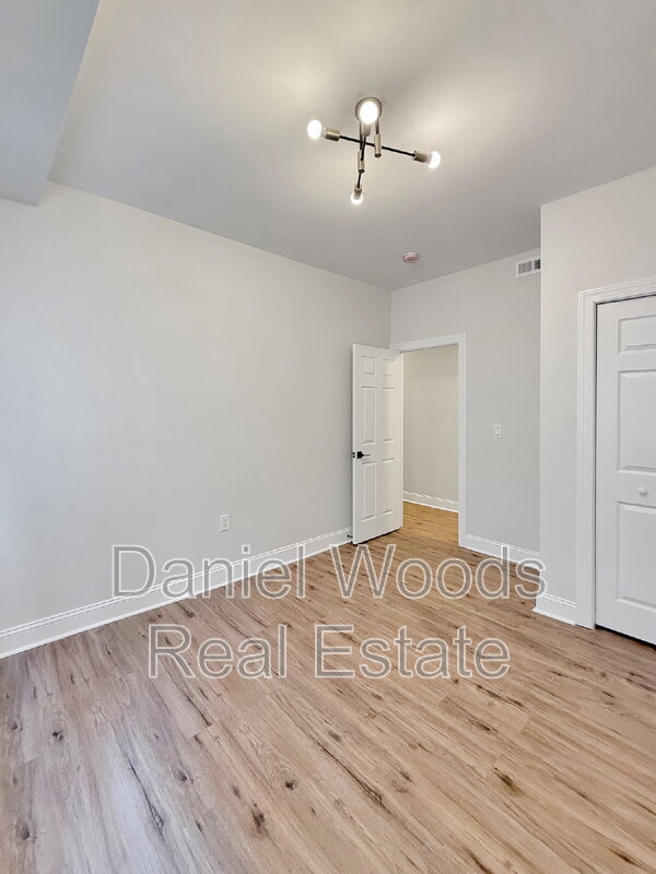 Building Photo - 4813 Chestnut St