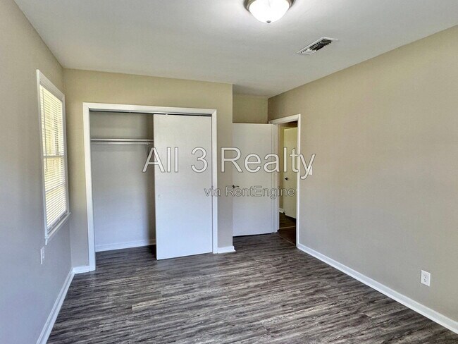 Building Photo - 3719 Bridlewood Dr
