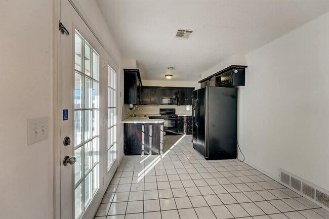 Building Photo - 2600 SW 78th St