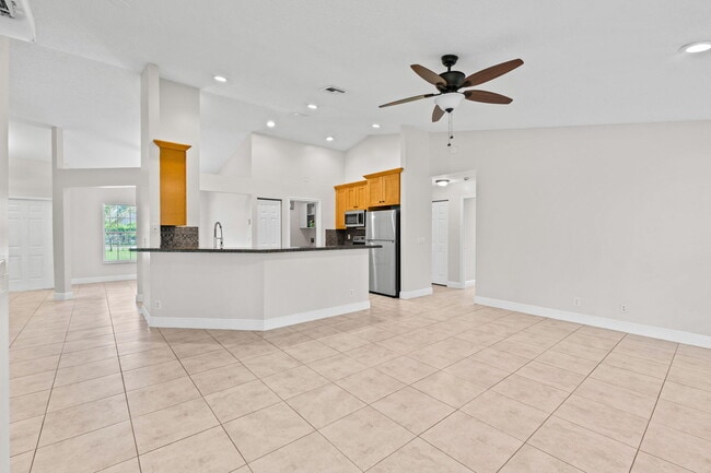 Building Photo - 16628 Valencia Blvd