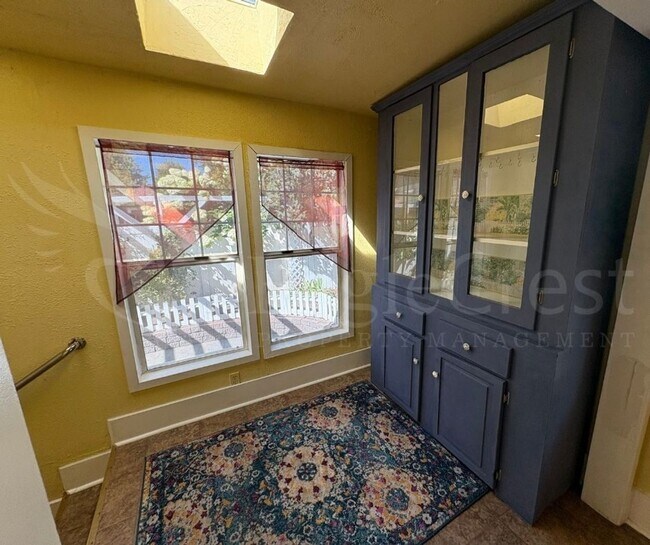 Building Photo - Three Bedroom, Two Bathroom House Near Sha...
