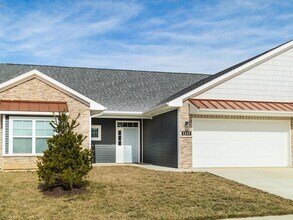 Building Photo - 1115 W Rangeview Cir