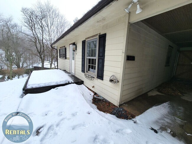 Building Photo - 2 Bedroom Home in Boone