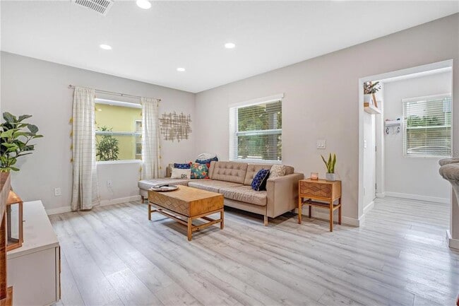 Building Photo - 1891 Oglesby Ave