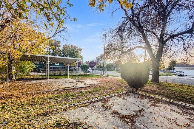 Building Photo - Central Park