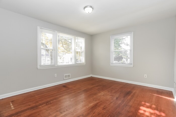 Building Photo - 4903 Anntana Ave