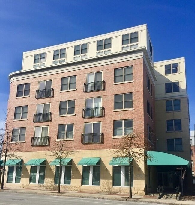 Building Photo - 323 Boylston St