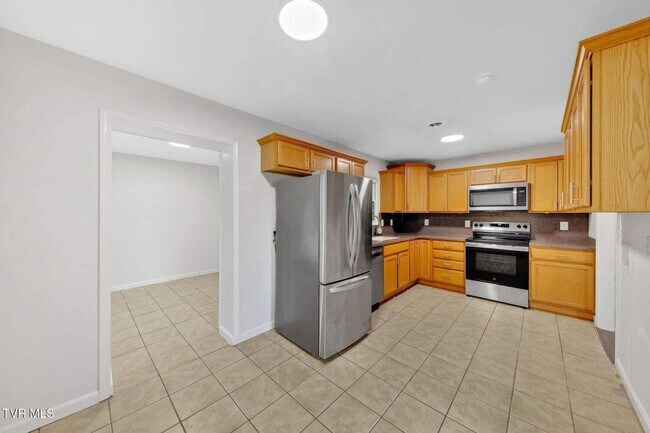 Building Photo - Newly renovated 3 Bedroom 2 Bathroom Home located in Jefferson City, TN