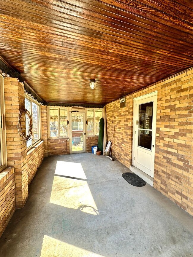 Building Photo - 215 Owendale Ave