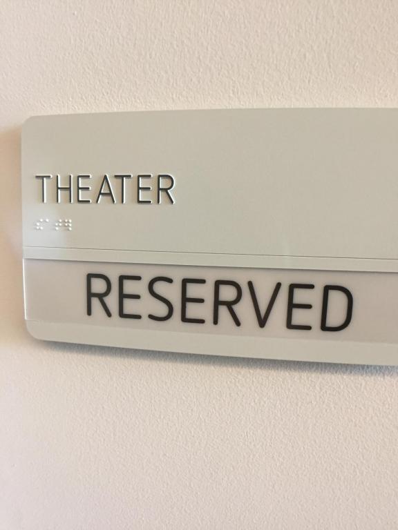 Building Photo - 1001 Queen St