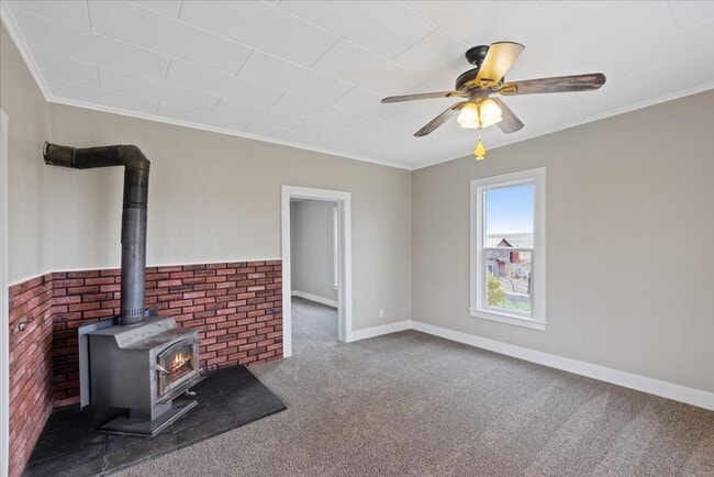 Building Photo - Charming Farmhouse in Fairfield