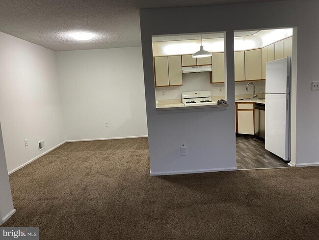 Primary Photo - 17 Joyner Ct