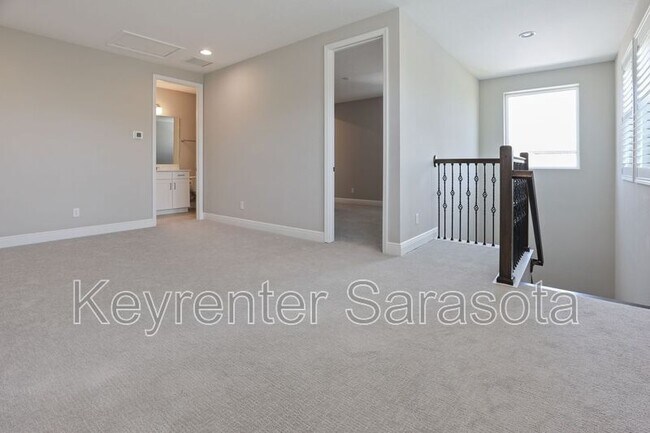 Building Photo - 6133 Lungo Lago Dr