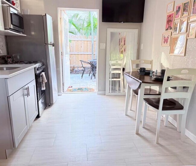 Building Photo - 1214 Bay Pine Blvd