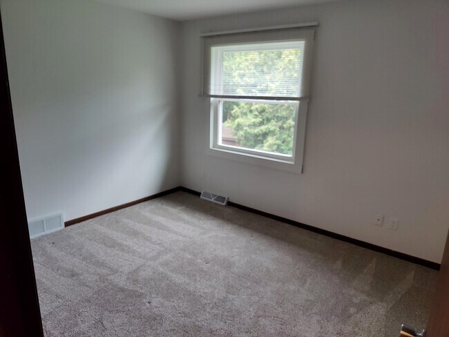 Building Photo - 2022 Adderbury Ln